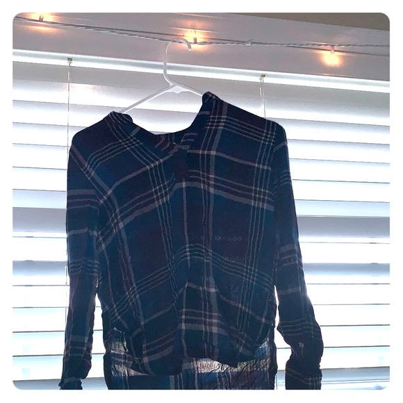 a V-neck oversized pullover plaid shirt - Picture 1 of 1